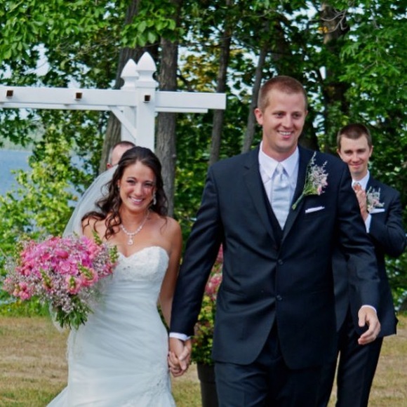 Meet your Posher, Nicole - Picture 1 of 1